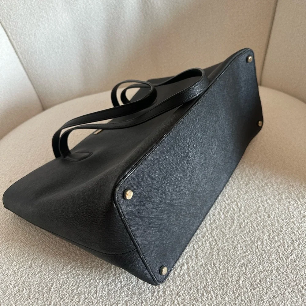 Kate Spade - large black purse. Great condition. Perfect for fall and winter